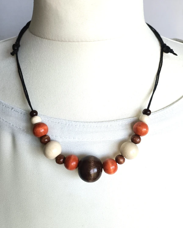 korale-drewniane-boho-minimal-kolorowe.jpg