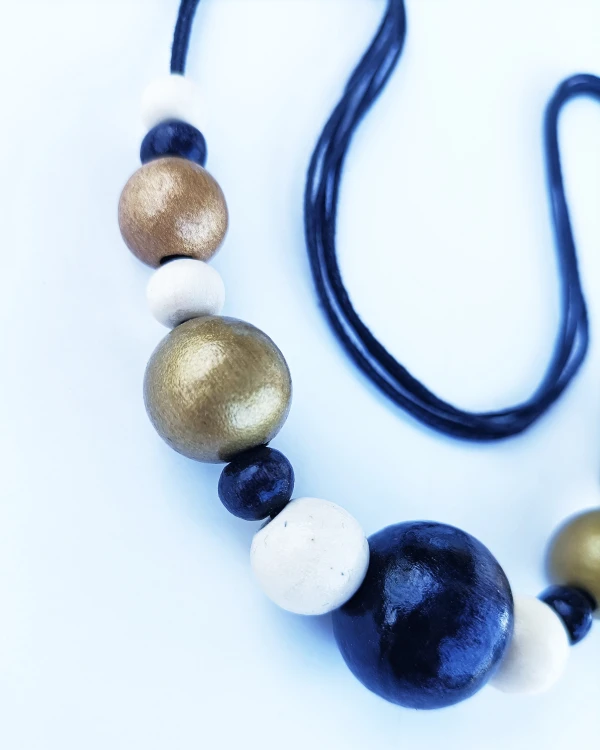korale-drewniane-boho-minimal-kolorowe.jpg