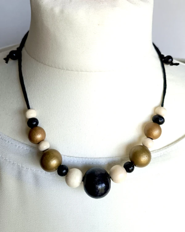 korale-drewniane-boho-minimal-kolorowe.jpg