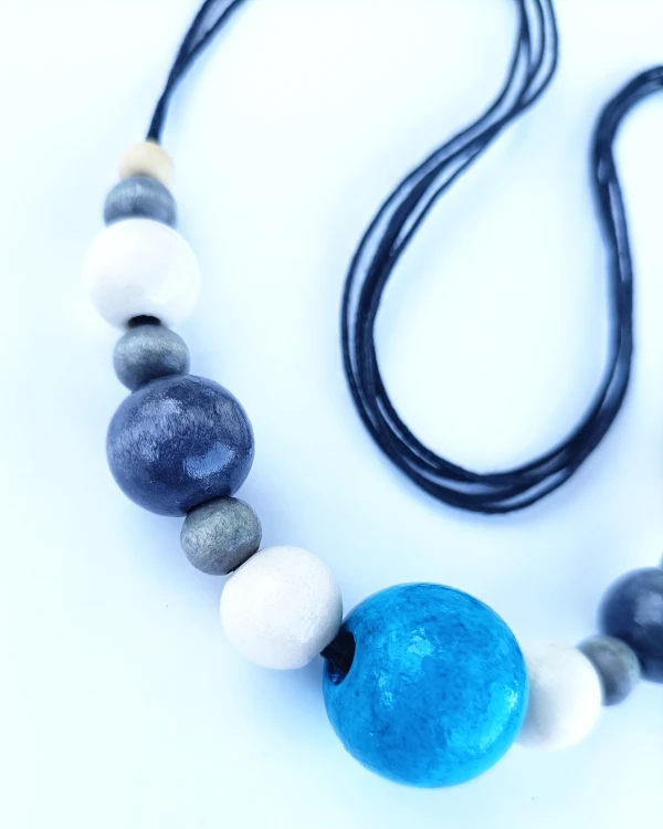 korale-drewniane-boho-minimal-kolorowe.jpg