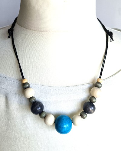 korale-drewniane-boho-minimal-kolorowe.jpg