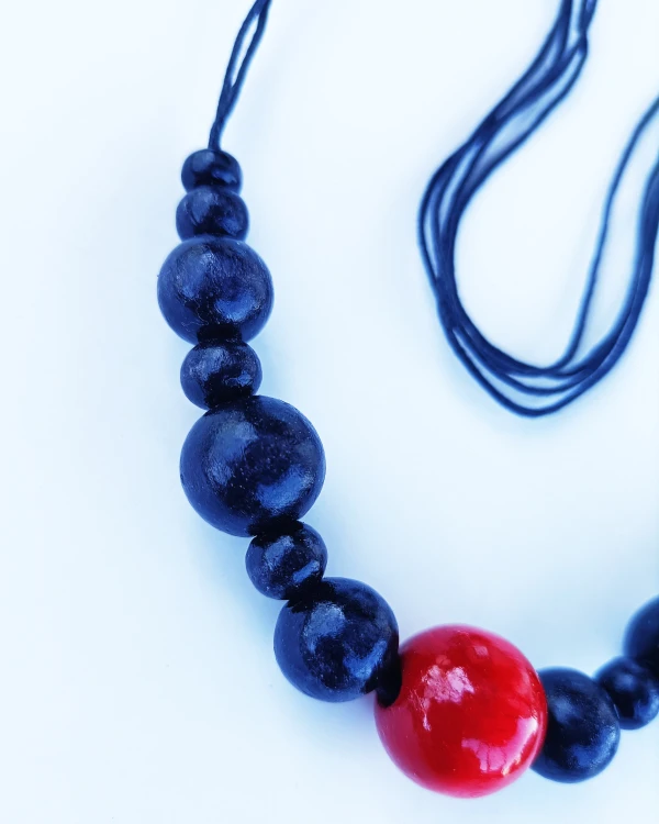 korale-drewniane-boho-minimal-kolorowe.jpg